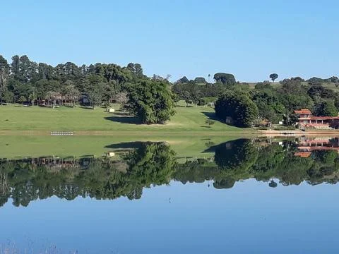 Reflection of an idyllic rural lake Foto stock