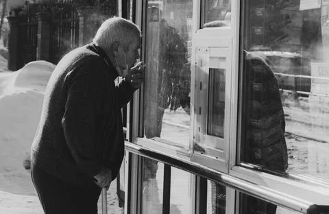 The reflection of a man in a store Stock-Fotos