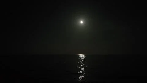 Reflection of the moon in the sea. Stock Footage 337443114