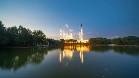 Reflection of mosque Video stock 95410052