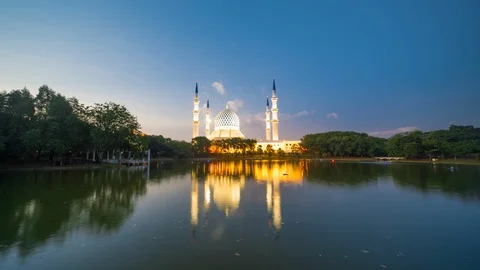 Reflection of mosque Video stock 95414048