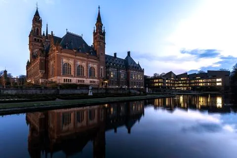 Reflection of the Peace Palace Stock-Fotos