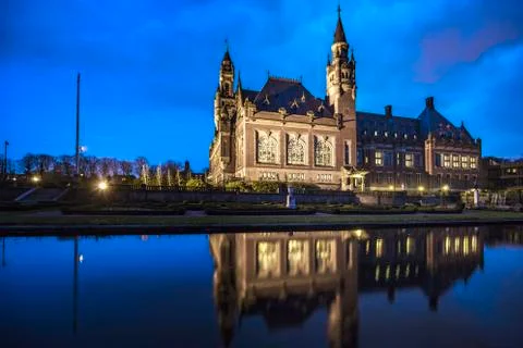 Reflection of the Peace Palace Stock-Fotos