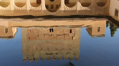 Reflection of a pool in Ancient Alhambra Spain 스톡 동영상 48899687