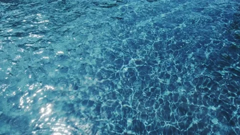 Reflection in a pool water, sunlight reflected. Vídeos de archivo 137803169