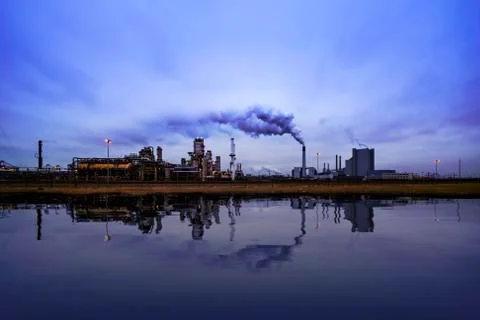 Reflection of refineries and its chimney Stock-Fotos