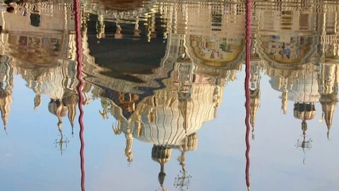 Reflection of San Marco cathedral during Acqua Alta Vídeo Stock 98790304