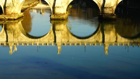 Reflection of the Sant'Angelo bridge in Rome on the waters of the Tiber Stock Footage 115549989