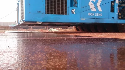 Reflection of Self Propelled Modular Transporter or SPMT on plate of steel 스톡 동영상 64165755