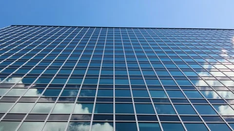 Reflection sky on buinding glass. Mirrored structure. Modern architecture. 스톡 동영상 241639143