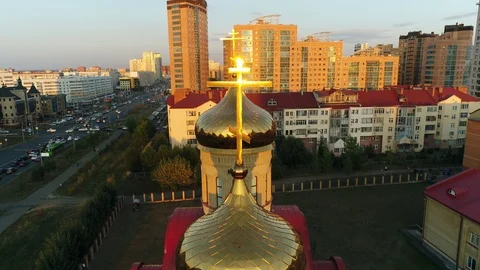 Reflection of the sun on the Orthodox cross Stock Footage 110774995
