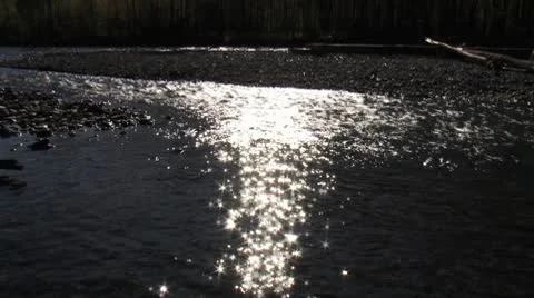 Reflection of sunlight on a surface water. Video stock 8929199