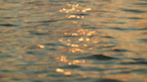 Reflection of sunlight on the water surface of the lake at dusk at sunset. Video stock 283082593