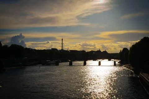 Reflection of the sunset on the Eiffel Tower 스톡 사진