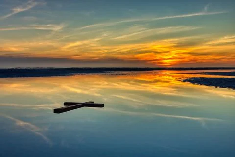 Reflection Sunset of Salvation Cross Foto stock