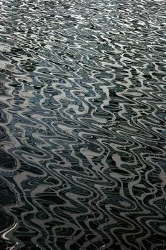 Reflection on the surface of water for use as a background texture Foto stock