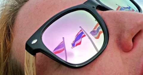 Reflection of Thailand flag in Sunglasses 動画素材 76796152