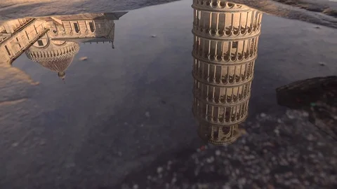 Reflection of the tower of Pisa, slow motion Stock Footage 127886152