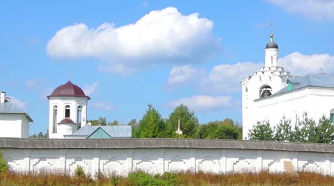 Reflection on the water (Monastery) 4 库存影片 42125750