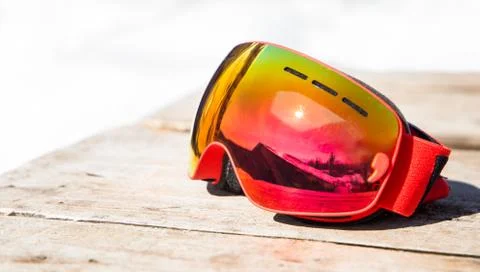 Reflection of the winter mountain landscape in a ski mask Stock-Fotos