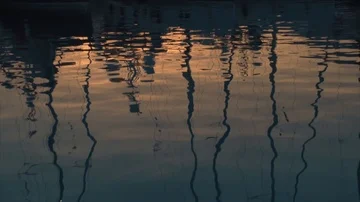 Reflection of yacht masts in the water of the Harbor. Luxury Lifestyle. Видео 85935574