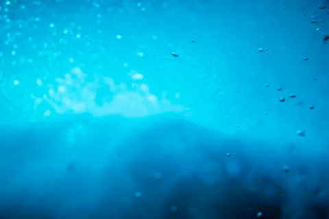 Reflections and bubbles underwater Stock Photos