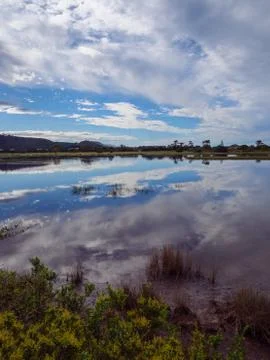 Reflections of clouds on water. Foto stock