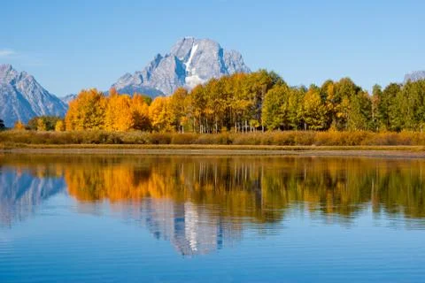 Reflections of grand tetons in fall Foto stock