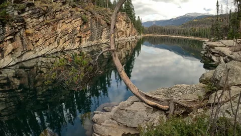 Reflections in High Spur Lake Video stock 272171817