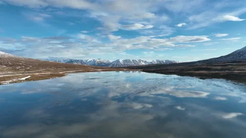 Reflections of the mountains of Iceland Video stock 229672975