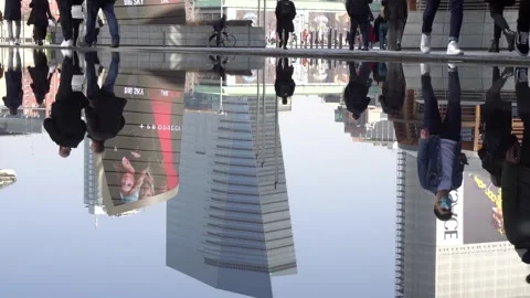 Reflections of people walking in a pool in Gae Aulenti square, Milano, Italy Video stock 232233139