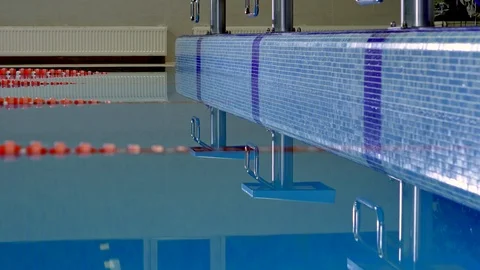 Reflections in the pool water. The passage of the camera on the slider Stock-Footage 99229856