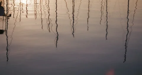 Reflections of sailboat masts on calm marina water Vídeos de archivo 334691007