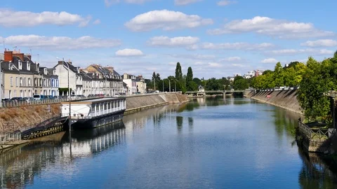 Reflections in the sarthe river at Le Mans, France. Stock Footage 95720573