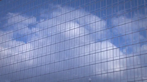 Reflections of the Sky in a Building Window Vidéo 332816642