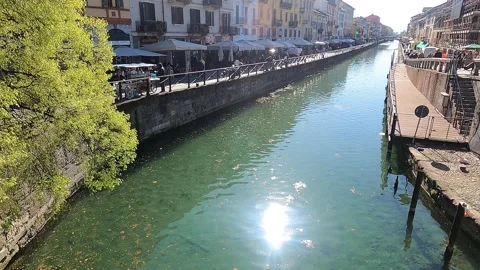 Reflections of the sun in the waters of the Milan canals Video stock 238478960