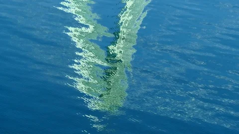 Reflections of a V-shaped Bridge broken by waves 스톡 동영상 123295226