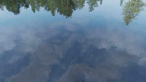 Reflections on water, water in motion Stockbeeldmateriaal 201028354