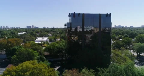 Reflective building in the trees in Ft. Lauderdale Stock Footage 172517366