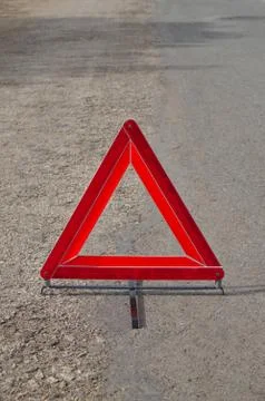 Reflective car warning triangle on the road Foto stock