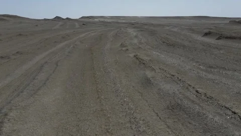Reflective quartz in a desert riverbed, glitter like diamonds, Qinghai China Video stock 138937346