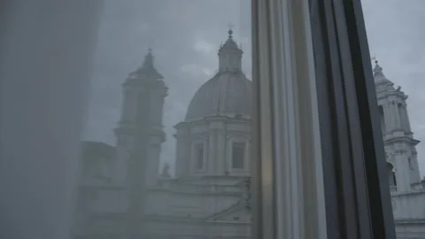 Reflects on window Piazza Navona-2 Stockbeeldmateriaal 155452397