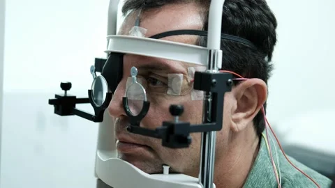 Reflex eye test in the hospital Video stock 220487154