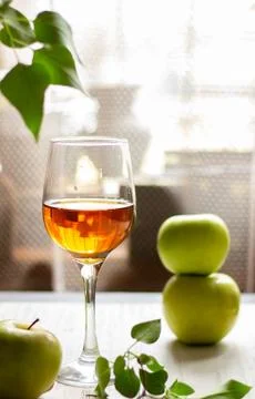 Refreshing Apple cider. Apple beer, juice, vinegar. Foto stock