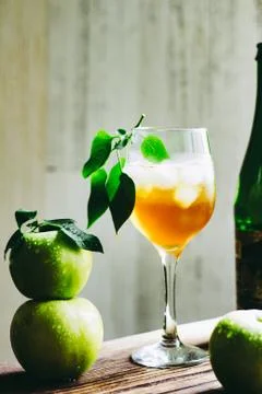 Refreshing Apple cider. Apple beer, juice, vinegar. Foto stock