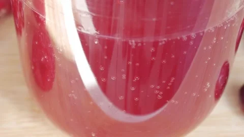 Refreshing Berry Milkshake with Bubbles in a Colorful Glass Closeup Vidéo 334581521