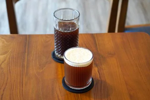 A refreshing blend of bold black coffee and sweet peach flavor Stock-Fotos