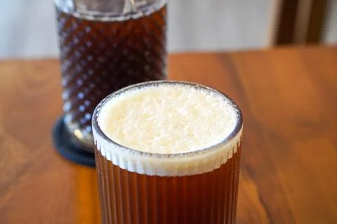 A refreshing blend of bold black coffee and sweet peach flavor Stock-Fotos