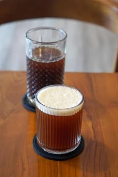 A refreshing blend of bold black coffee and sweet peach flavor Foto stock