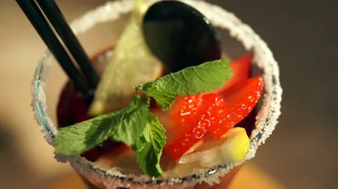 Refreshing cocktail 스톡 동영상 68885338